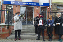 Manifestacja pod siedzibą oddziału TVP w Elblągu