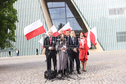 Konferencja Grzegorza Brauna przed Muzeum Polin