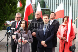 Konferencja Grzegorza Brauna przed Muzeum Polin