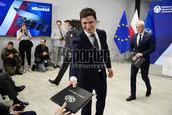 Podpisanie umowy na dostawę Satelitarnego Systemu Obserwacji Ziemi w programie MikroSAR