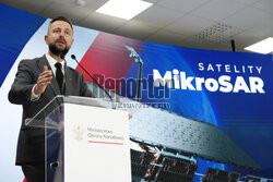 Podpisanie umowy na dostawę Satelitarnego Systemu Obserwacji Ziemi w programie MikroSAR
