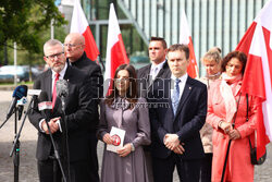Konferencja Grzegorza Brauna przed Muzeum Polin