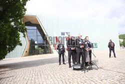Konferencja Grzegorza Brauna przed Muzeum Polin
