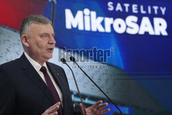 Podpisanie umowy na dostawę Satelitarnego Systemu Obserwacji Ziemi w programie MikroSAR