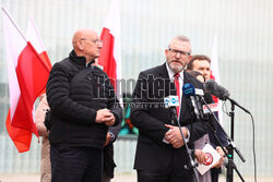 Konferencja Grzegorza Brauna przed Muzeum Polin