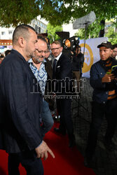 Jean Reno przed studiem DDTVN