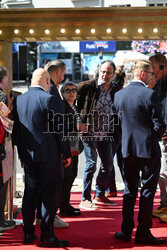 Jean Reno przed studiem DDTVN