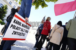 Karol Nawrocki składa wieniec przed pomnikiem Witosa