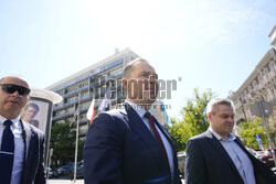 Karol Nawrocki składa wieniec przed pomnikiem Witosa