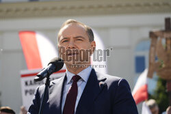 Karol Nawrocki składa wieniec przed pomnikiem Witosa