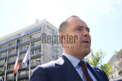 Karol Nawrocki składa wieniec przed pomnikiem Witosa