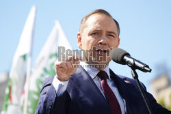 Karol Nawrocki składa wieniec przed pomnikiem Witosa