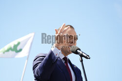 Karol Nawrocki składa wieniec przed pomnikiem Witosa