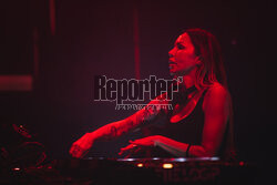 Deborah De Luca Techno Balkon w Hali Olivia