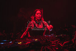 Deborah De Luca Techno Balkon w Hali Olivia