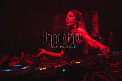 Deborah De Luca Techno Balkon w Hali Olivia