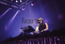 Deborah De Luca Techno Balkon w Hali Olivia