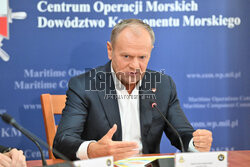 Donald Tusk na odprawie z kierownictwem Marynarki Wojennej w Gdyni