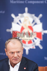 Donald Tusk na odprawie z kierownictwem Marynarki Wojennej w Gdyni