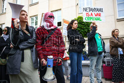 Demonstracja propalestyńska przed ambasadą Izraela w Warszawie