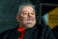 Spotkanie po pokazie filmu "Sny pełne dymu" Doroty Kędzierzawskiej