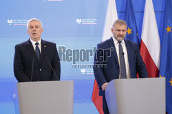 Konferencja ministrów: Domańskiego, Żurka i Siemoniaka