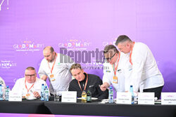 Znani przed studiem DDTVN (18.04)