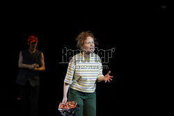 "Prowadź swój pług przez kości umarłych" w Teatrze Narodowym