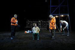 "Prowadź swój pług przez kości umarłych" w Teatrze Narodowym