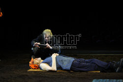 "Prowadź swój pług przez kości umarłych" w Teatrze Narodowym