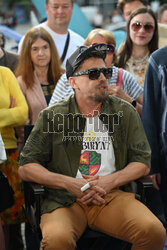 Znani przed studiem DDTVN (06.06)