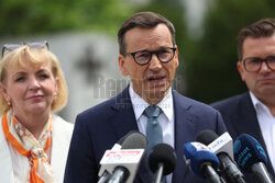 Konferencja Mateusza Morawieckiego przed pomnikiem AK