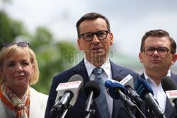 Konferencja Mateusza Morawieckiego przed pomnikiem AK