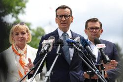 Konferencja Mateusza Morawieckiego przed pomnikiem AK