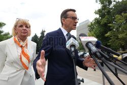 Konferencja Mateusza Morawieckiego przed pomnikiem AK