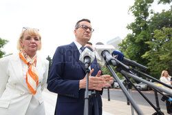 Konferencja Mateusza Morawieckiego przed pomnikiem AK