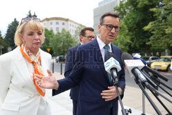 Konferencja Mateusza Morawieckiego przed pomnikiem AK