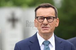 Konferencja Mateusza Morawieckiego przed pomnikiem AK