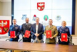 Umowy funduszu wsparcia służb mundurowych w warmińsko-mazurskim