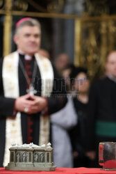 Królewskie szczątki wystawione w Złotej Kaplicy w Poznaniu