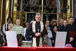 Królewskie szczątki wystawione w Złotej Kaplicy w Poznaniu