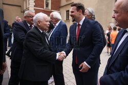 Jarosław Kaczyński na Wawelu w dniu 77. urodzin