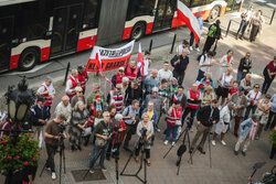 Gdańsk - protest dzielnic przed Radą Miasta