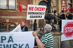 Gdańsk - protest dzielnic przed Radą Miasta
