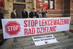 Gdańsk - protest dzielnic przed Radą Miasta