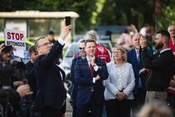 Gdańsk - protest dzielnic przed Radą Miasta