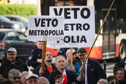 Gdańsk - protest dzielnic przed Radą Miasta