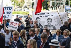 Gdańsk - protest dzielnic przed Radą Miasta