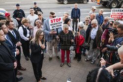 Gdańsk - protest dzielnic przed Radą Miasta