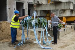 Wiecha na remontowanym Hospicjum im. ks. Dutkiewicza